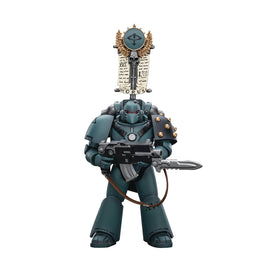 Warhammer 40K: Sons of Horus MKVI Tactical Squad Legionary with Legion Vexilla 1:18 Scale Action Figure